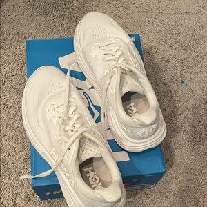 Hoka All-WhiteClifton 10 wide size 8.5D US